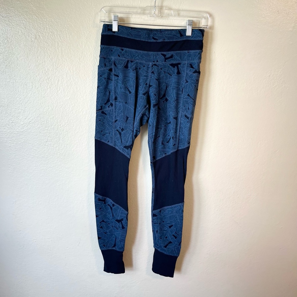 Athleta Tropical Excursion Tight Blue Floral Ribbed Knit Pockets size S‎